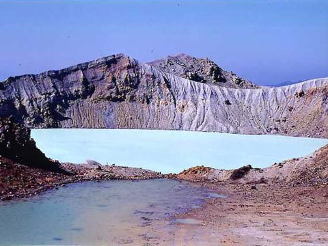 白根山湯釜